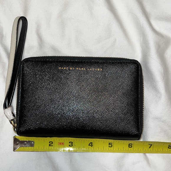 Marc Jacobs Leather Continental Wristlet Wallet - Picture 4 of 4